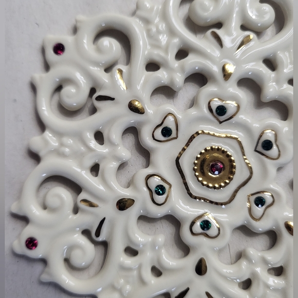 Lenox Porcelain Snowflake China Ornament 2011 - Picture 2 of 5